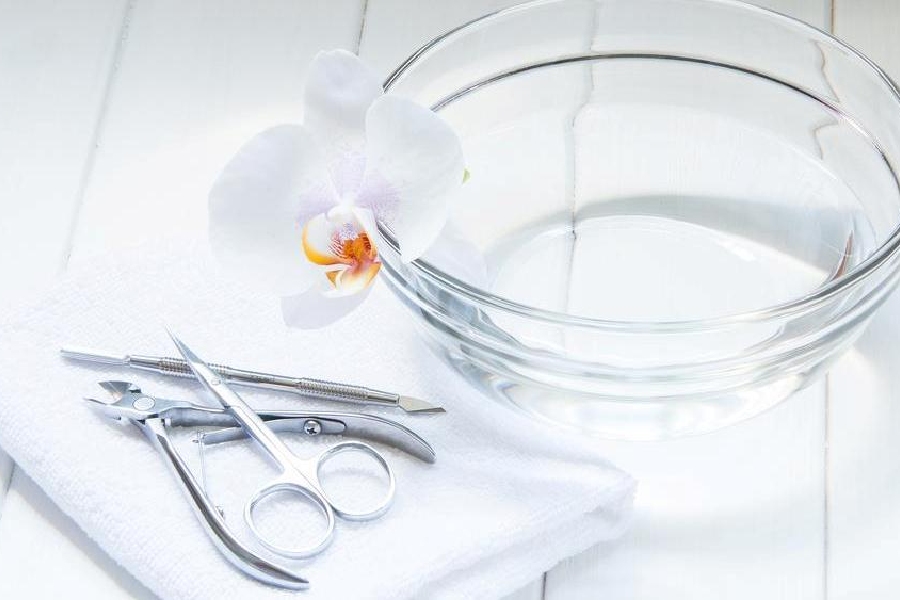 Dụng cụ vệ sinh móng và da vô cùng quan trọng trong bộ dụng cụ làm nail chuyên nghiệp